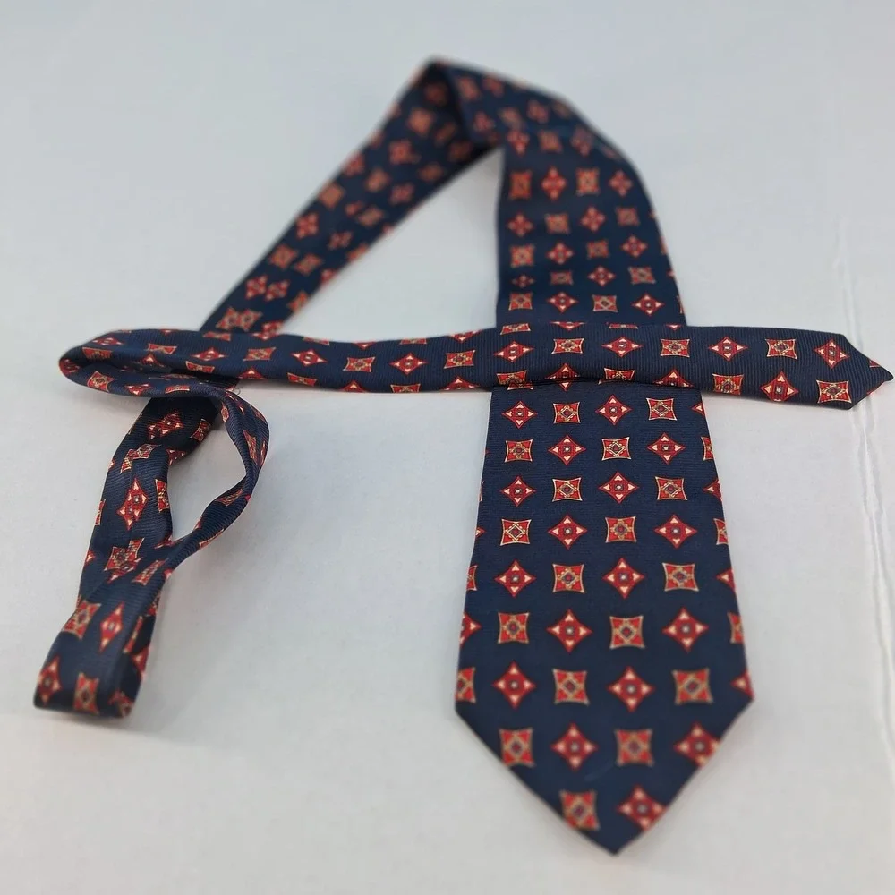 Lands End Necktie Mens OS Navy Blue Silk Geometric Medallion Handsewn USA 58439